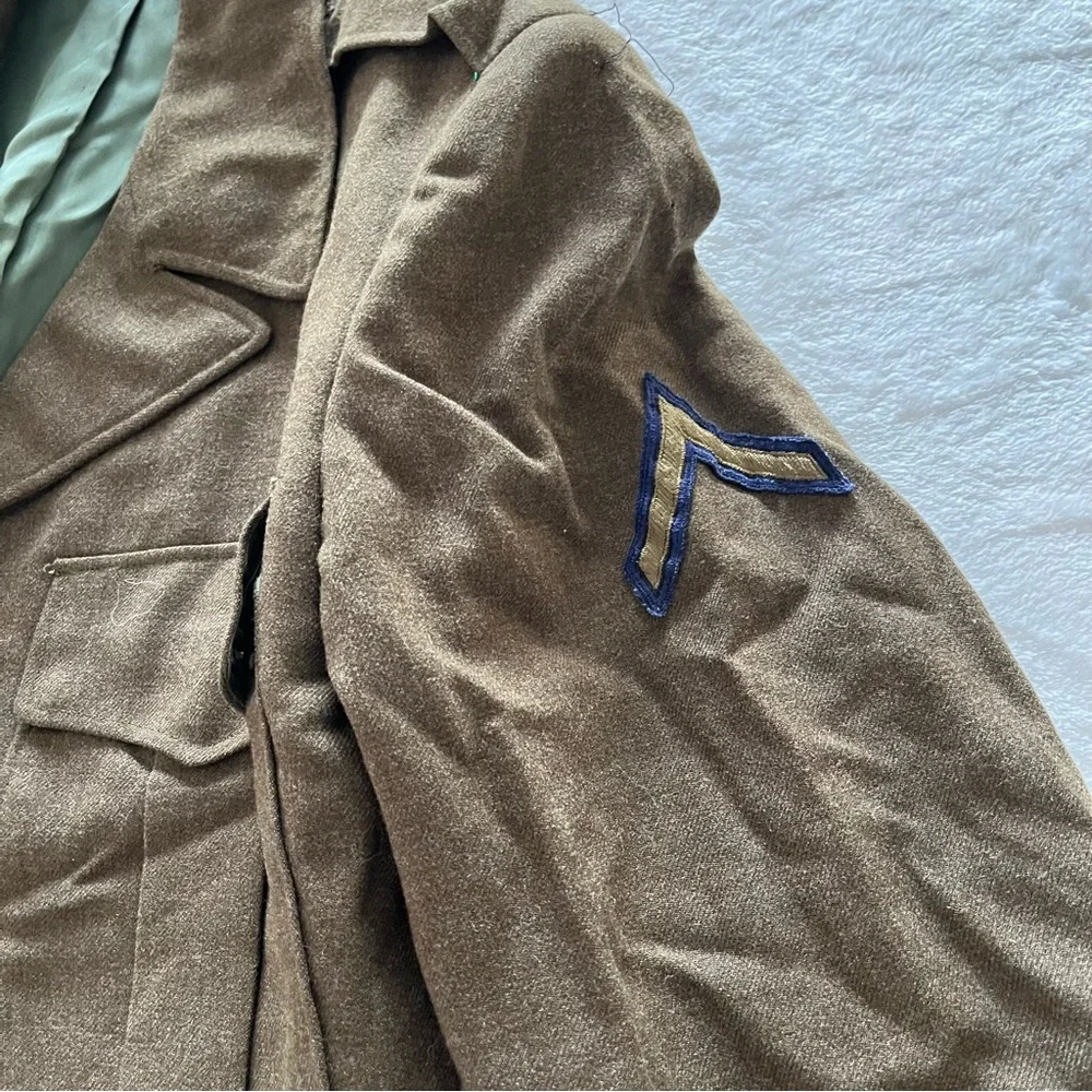 VTG U.S. Army Wool Ike Eisenhower field jacket two-stripe enlisted rank insignia